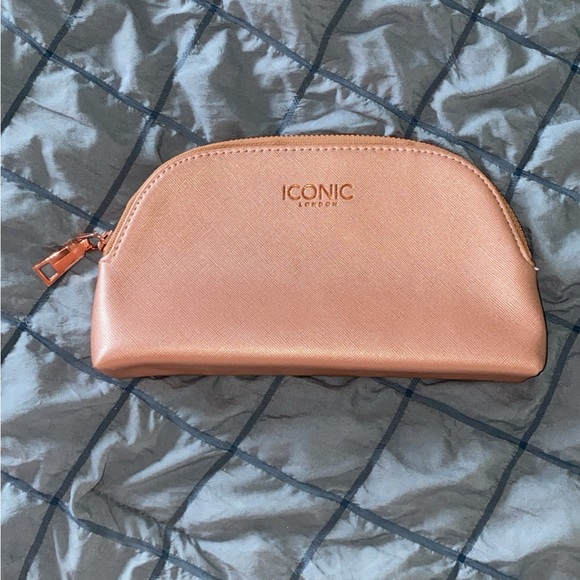 Iconic London cosmetics pouch new - Picture 1 of 3